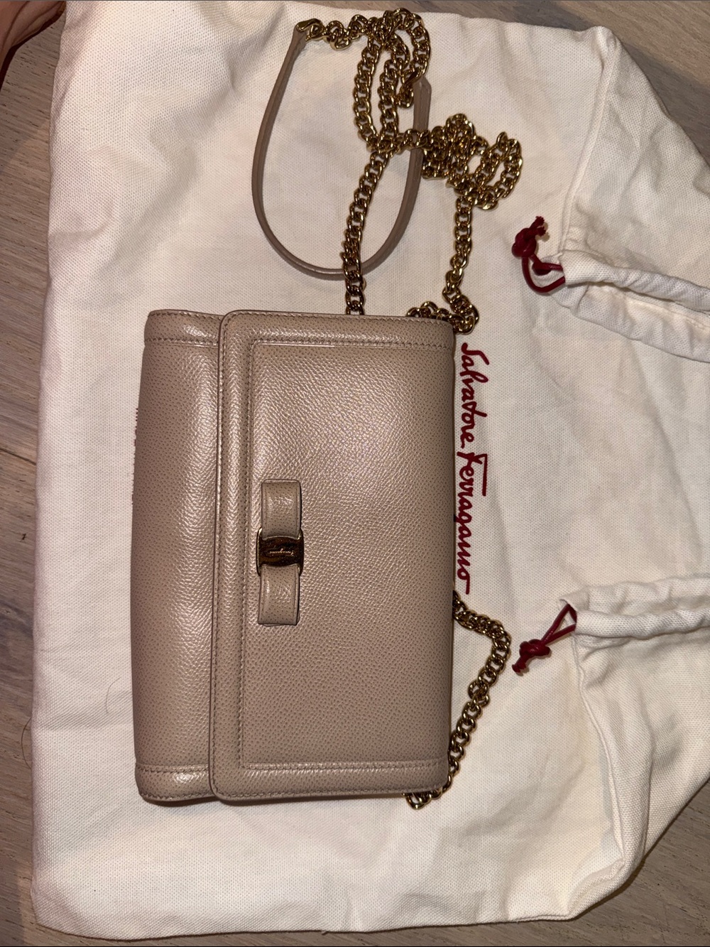 Salvatore Ferragamo Beige Leather Vara Bow Chain Crossbody Bag